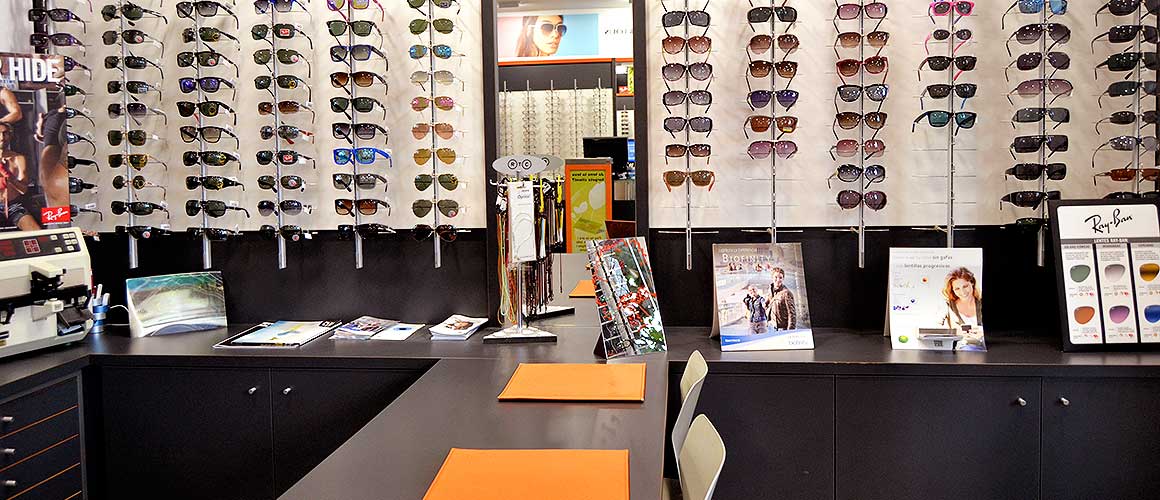 A Farmàcia del Pilar trobarà servei d'òptica. Ulleres, lentilles, revisió...